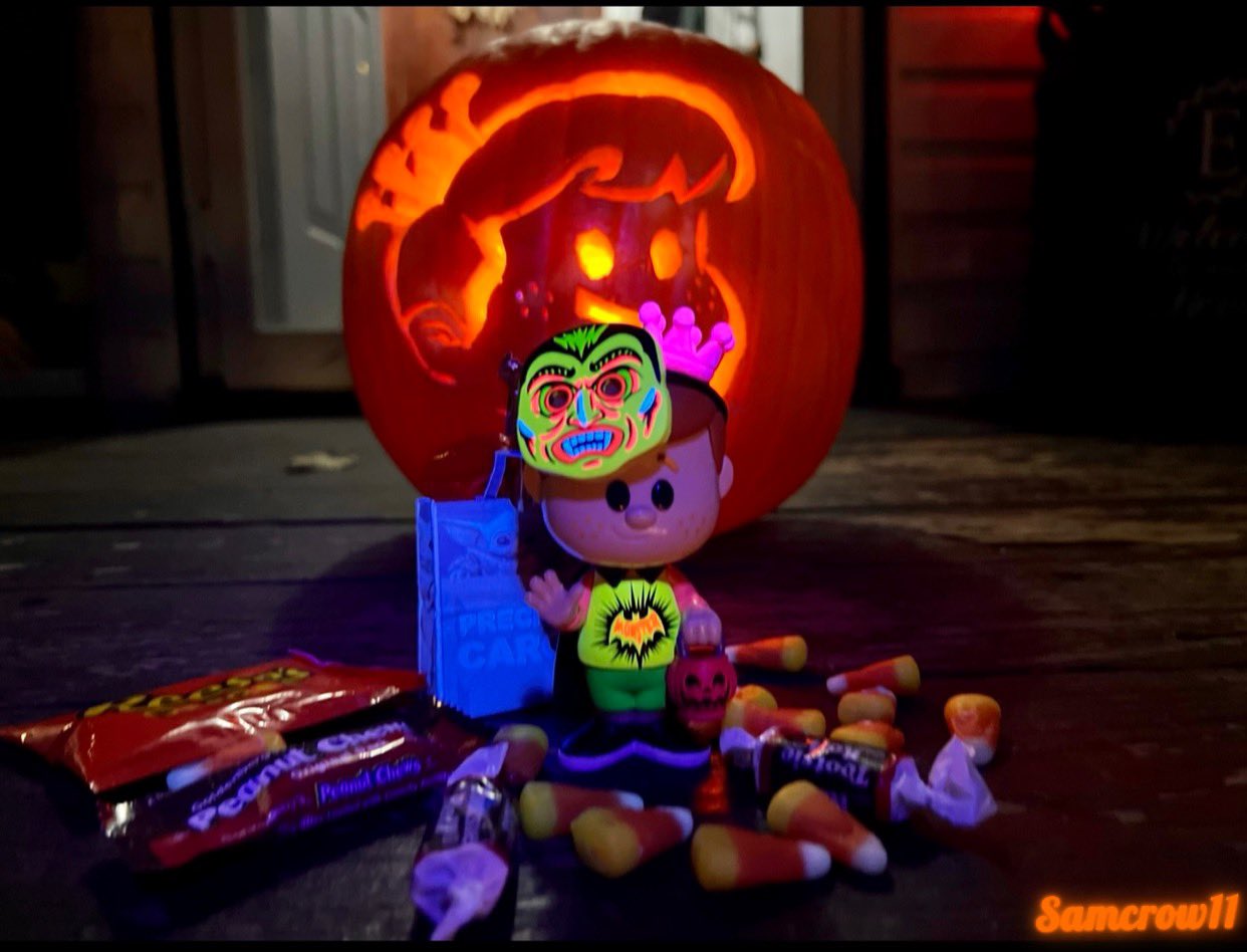 Mr. S @civale10 - winning pumpkin: Freddy Funko, carved, with Pop! Jumbo Freddy Funko with a mask and lots of candy